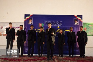 اجرای سرود توسط گروه میثاق مهاجرین افغانستانی 