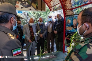 حضور مسئولین  بر سر مزار شهدای مدافع حرم استان فارس(شیراز)