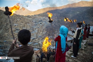 جشن نوروزی روستای پالنگان
در این جشن مردم با نواختن موسیقی های سنتی و پوشیدن لباسهای رنگارنگ و حضور بر بامهای خانه ها به استقبال بهار می روند.