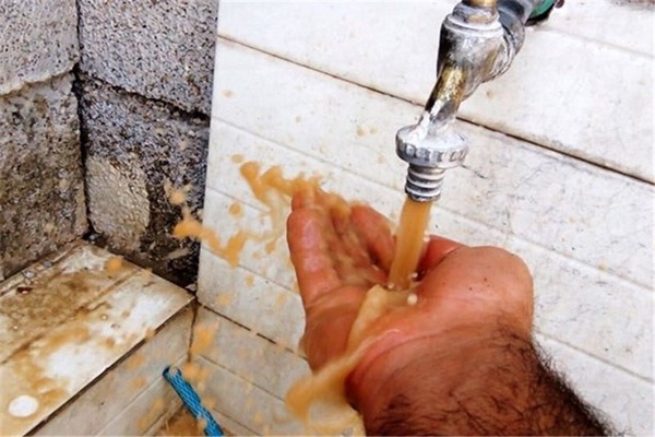 آب آلوده