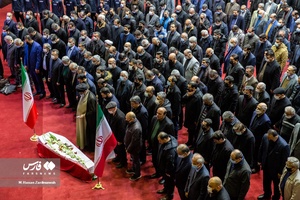 اقامه نماز میت بر پیکر محمدرضا یزدانی خرم