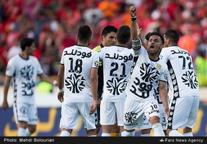 اعتراض بهادر عبدی کاپیتان راه آهن به کمک داور مسابقه با پرسپولیس