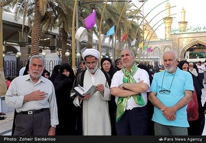 زائران حسینی در بین الحرمین