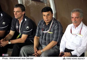منصور پور حیدری سرپرست و پرویز مظلومی سرمربی تیم فوتبال استقلال تهران