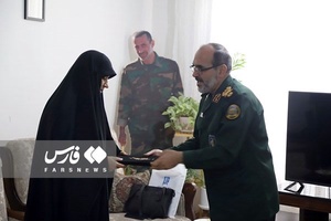 دیدار سردار شریفی با خانواده شهید مدافع حرم مهران عزیزانی