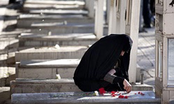 مهمانی لاله ها در مزار شهدای کرمانشاه