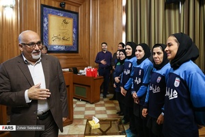 تیم فوتسال بانوان (قهرمان قهرمان جام ملت های آسیا) در جلسه شورای شهر تهران / سه شنبه 7 خرداد