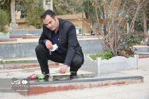 غبارروبی مزار مطهر شهیدان در گلزار شهدای خرم‌آباد