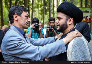 پرویز فتاح، رئیس کمیته امداد امام خمینی (ره) و حجت الاسلام و المسلمین سید محمد شیرازی، امام جمعه فشم در اردوگاه شهید آوینی