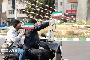 ساعات آغازین راهپیمایی جشن 44 سالگی انقلاب  خیابان انقلاب - میدان فردوسی