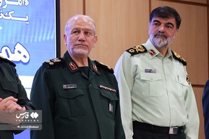 سرلشکر سید یحیی صفوی دستیار و مشاور عالی فرمانده معظم کل قوا و سردار سرتیپ احمدرضا رادان فرمانده کل انتظامی کشور در اختتامیه همایش هندسه نظم نوین جهانی