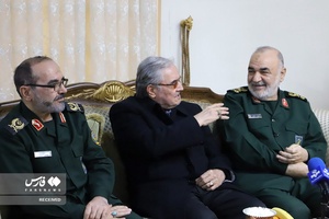 دیدار سردار سرلشکر پاسدار حسین سلامی فرمانده کل سپاه پاسداران با خانواده شهید سردار حمیدرضا میرزایی