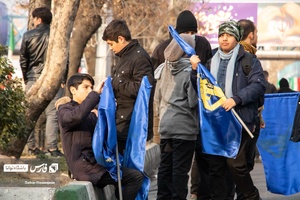 حضور نوجوانان در ساعات آغازین راهپیمایی جشن 44 سالگی انقلاب   خیابان آزادی 
