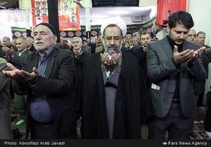 اقامه نماز جماعت در یادواره شهدای ازخاک تا افلاک