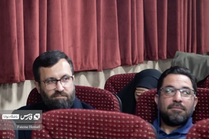 احسان محمدحسنی رئیس سابق سازمان سینمایی اوج  در مراسم رونمایی کتاب "بی‌چتر زیر باران" در دانشکده خبرگزاری فارس حضور یافت