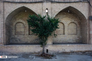 کاروانسرایی در دشت طلایی ری