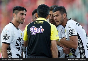 اعتراض بازیکنان  راه آهن به کمک داور مسابقه با پرسپولیس