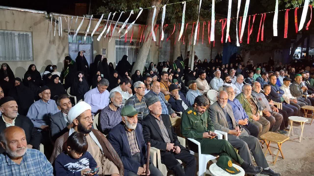 نام شهید بر دلها ماندگار شد / نصب پلاک افتخار بر سر در منزل پدر شهید علی‌اکبر شهپری