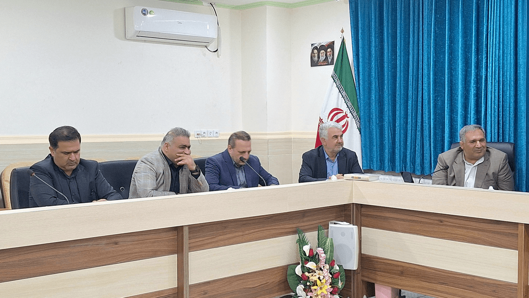 جبهه اقتصادی کشور باید همپای جبهه نظامی تقویت شود