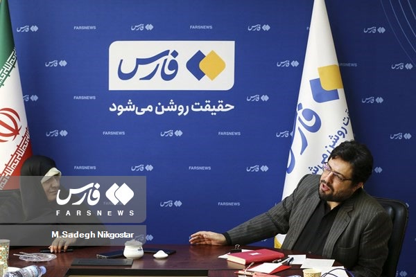 گروه جامعه دکترمحمدحسین ضمیریان (معاون اندیشگاه بیانیه گام دوم انقلاب اسلامی) و دکتر ایراندخت فیاض (عضو هیئت علمی دانشگاه علامه طباطبایی تهران)