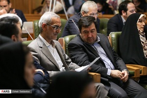 از چپ: محسن پورسیدآقایی معاون حمل ونقل وترافیک شهرداری تهران در جلسه شورای شهر تهران / سه شنبه 7 خرداد