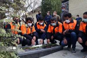 غبارروبی وعطرافشانی گلزار شهدا 