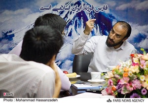 مجید پورولی کلشتری نویسنده کتاب آواز ابابیل در گفت و گو با خبرنگاران خبرگزاری فارس