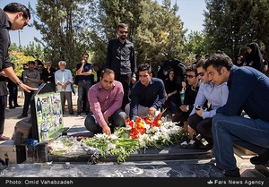 مراسم نخستین سالگرد درگذشت مرحوم مهدی نفر در قطعه نام آوران بهشت زهرا
