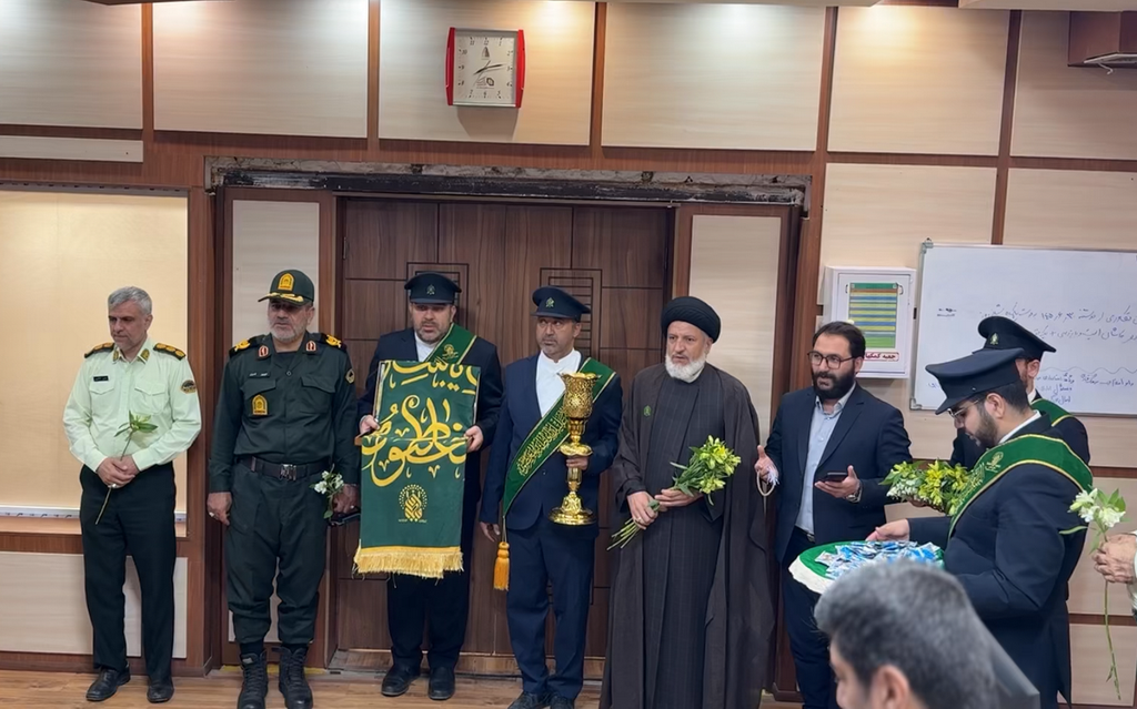 تجلیل خادمان حرم بانوی کرامت از پرسنل خدوم انتظامی استان قم + تصاویر