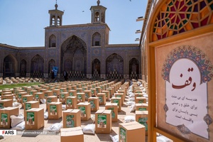 توزیع بسته ی معیشتی در مسجد نصیرالملک شیراز