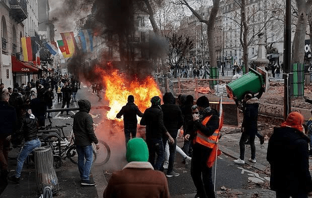 شعله‌های جنگ با ایران در خیابان‌های اروپا زبانه می‌کشد