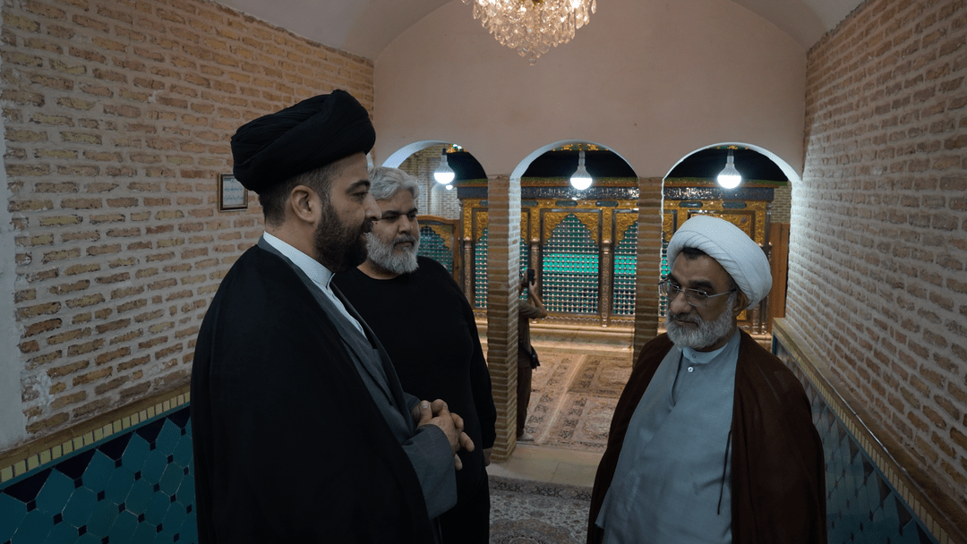 حضور دبیر شورای عالی انقلاب فرهنگی در حرم مطهر حضرت موسی مبرقع (ع)