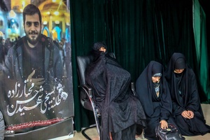 مادروداع با پیکر شهید مدافع امنیت حسن مختارزاده