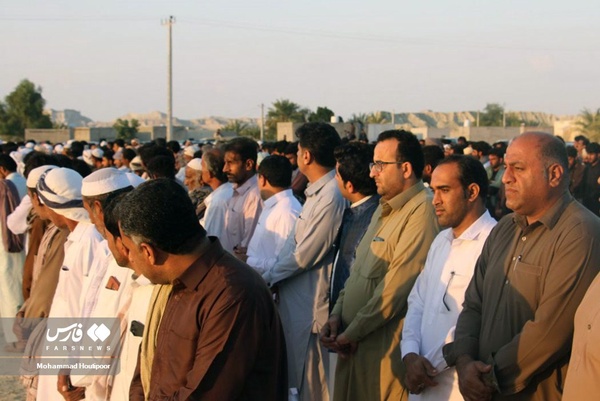 آئین تشییع پیکر شهید عارف هوتی در «زَرآباد»