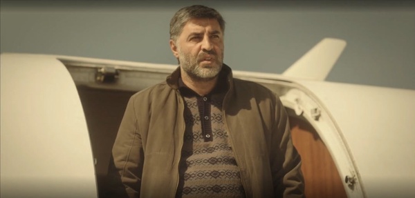 لحظهٔ رسیدن حاج‌احمد به بم و دیدن مجروحان زلزله‌زده
