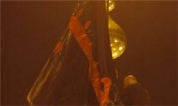مراسم تغییر پرچم بارگاه امام حسین(ع)