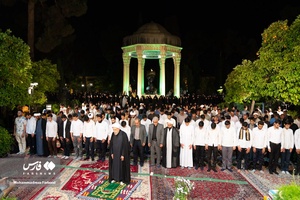 گردهمایی حافظان قرآن کریم در آرامگاه حافظ شیرازی
