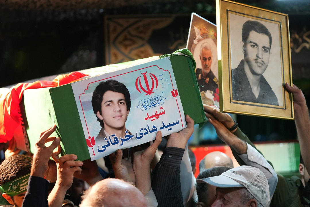 پس از ۴۱ و ۴۵ سال؛ وداع با پیکر دو شهید در تهران
