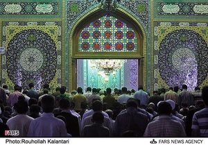 اقامه نماز در مسجد مقدس جمکران