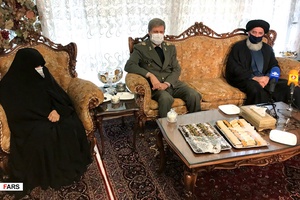 حضور وزير دفاع در منزل شهيد فخری زاده