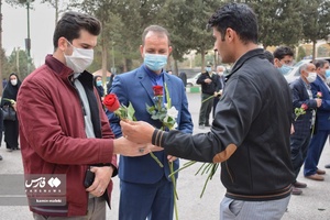 غبارروبی مزار مطهر شهیدان در گلزار شهدای خرم‌آباد