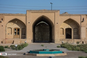 کاروانسرایی در دشت طلایی ری