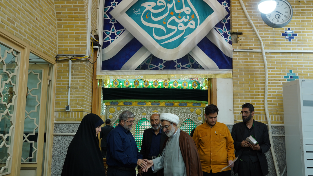 حضور دبیر شورای عالی انقلاب فرهنگی در حرم مطهر حضرت موسی مبرقع (ع)