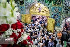 آئین تعویض پرچم گنبد و پوش ضریح حرم مطهر رضوی