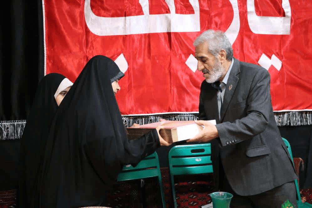 تجلیل کانون ایثار و شهادت منطقه ۱۴ از خانواده شهید جنگ‌ رمضان، سیدمهدی حسینی