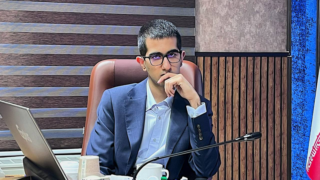 تجلیل از رتبه‌های 3 و 11 کنکور تجربی در دولت