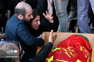 تشییع یکی از جانباختگان حادثه ریزش ساختمان متروپل آبادان