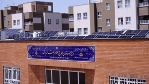 پنل‌های خورشیدی روی بام مدارس