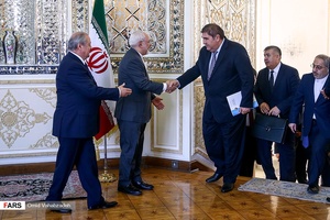 استقبال محمدجواد ظریف وزیر امور خارجه ایران از  هیئت همراه عبدالعزیز کامل اف  وزیر امور خارجه ازبکستان