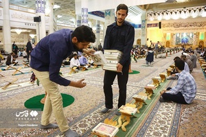 آماده سازی مراسم ترتیل خوانی عمومی قرآن در حرم حضرت فاطمه معصومه (س)